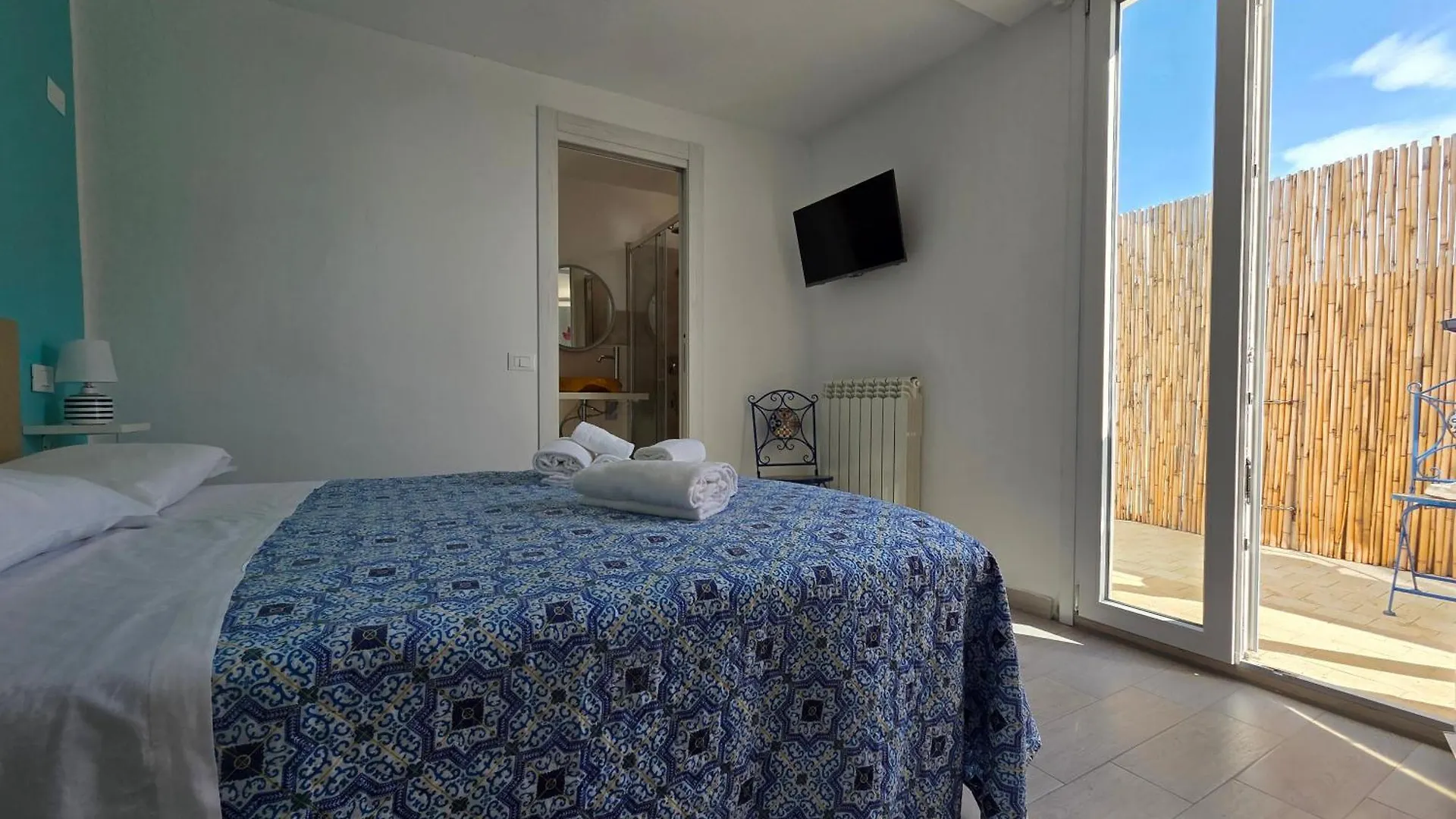 B&B Litoranea 80 폴로니카