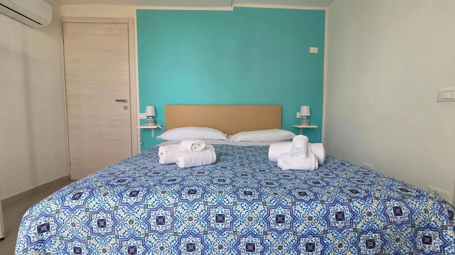 B&B Litoranea 80 폴로니카