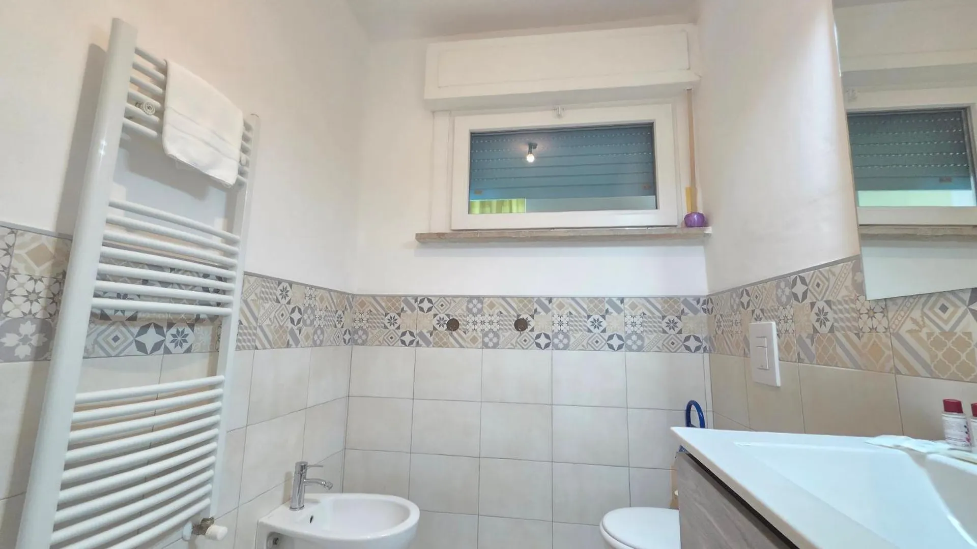 B&B Litoranea 80 폴로니카